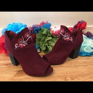Adorable burgundy peep-toe ankle booties